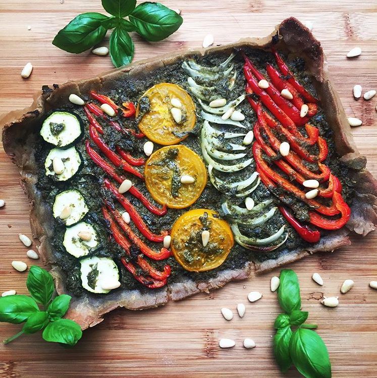 sans gluten ni lactose : tarte au pesto et légumes d'été